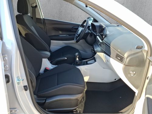 https://csb-strapi-files.fsn1.your-objectstorage.com/inventory-cars/images/2afdc79bfce7d1fa4d4d3f1c7b16dff95bf7062c/19_500_6270.jpg