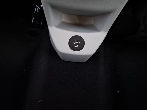 https://csb-strapi-files.fsn1.your-objectstorage.com/inventory-cars/images/2afdc79bfce7d1fa4d4d3f1c7b16dff95bf7062c/21_500_6344.jpg