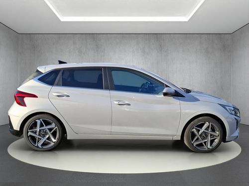 https://csb-strapi-files.fsn1.your-objectstorage.com/inventory-cars/images/2afdc79bfce7d1fa4d4d3f1c7b16dff95bf7062c/6_500_3631.jpg