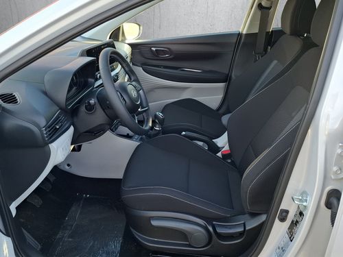 https://csb-strapi-files.fsn1.your-objectstorage.com/inventory-cars/images/2afdc79bfce7d1fa4d4d3f1c7b16dff95bf7062c/8_500_1347.jpg