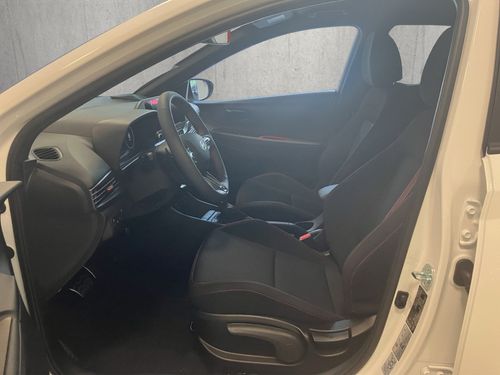 https://csb-strapi-files.fsn1.your-objectstorage.com/inventory-cars/images/2bce139348e3e8672d6b94cc16271201dd0e196a/9_500_8115.jpg