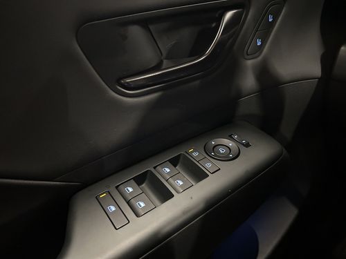 https://csb-strapi-files.fsn1.your-objectstorage.com/inventory-cars/images/2bf97b6304ae226b016b1e6f0909002d7d0b9af4/13_500_7527.jpg