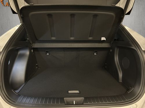 https://csb-strapi-files.fsn1.your-objectstorage.com/inventory-cars/images/2bf97b6304ae226b016b1e6f0909002d7d0b9af4/18_500_2736.jpg
