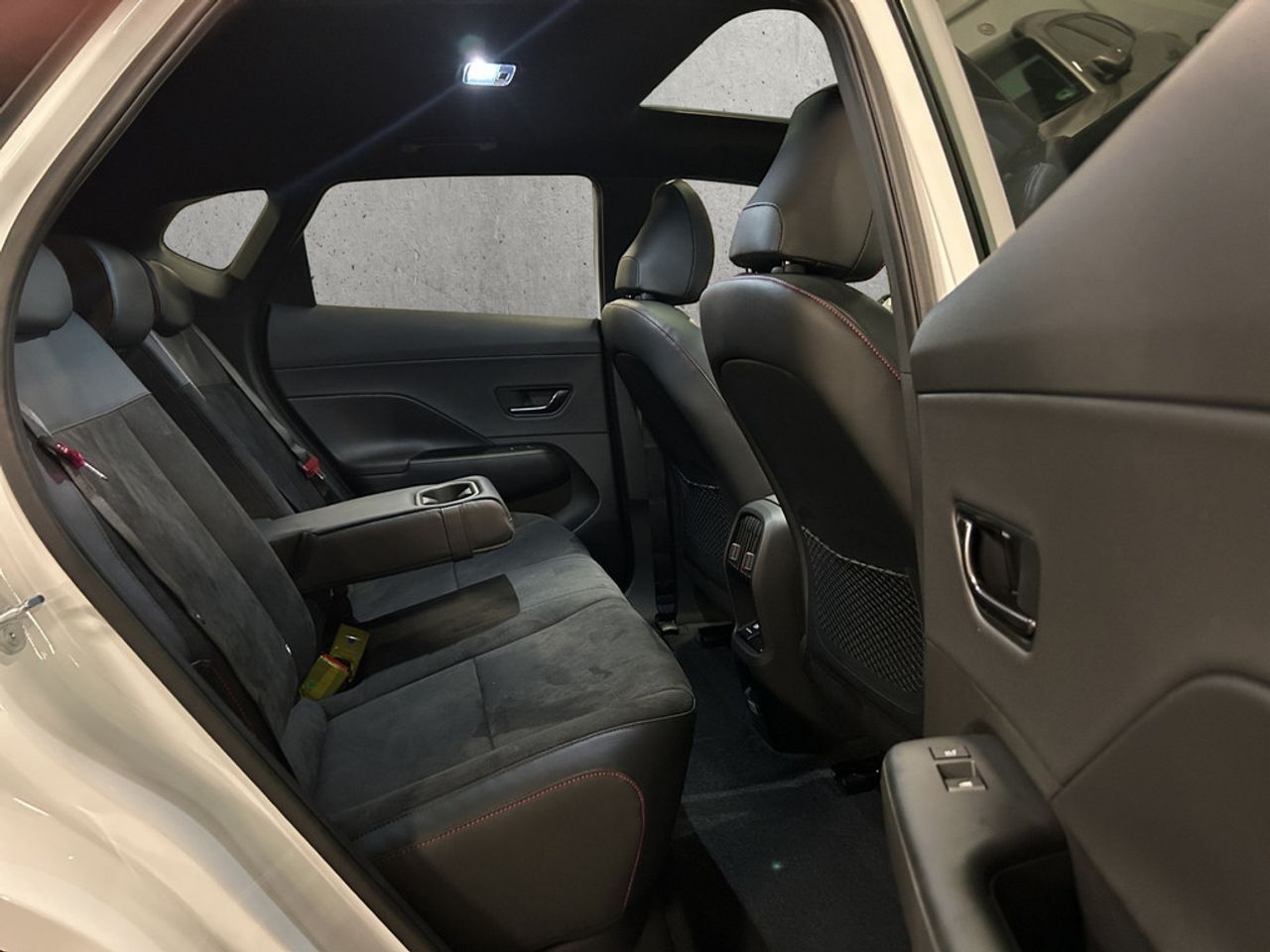 https://csb-strapi-files.fsn1.your-objectstorage.com/inventory-cars/images/2bf97b6304ae226b016b1e6f0909002d7d0b9af4/19_1280_2742.jpg