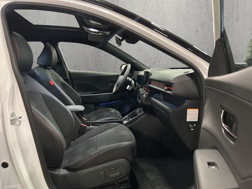 https://csb-strapi-files.fsn1.your-objectstorage.com/inventory-cars/images/2bf97b6304ae226b016b1e6f0909002d7d0b9af4/20_500_5088.jpg