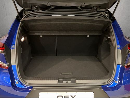 https://csb-strapi-files.fsn1.your-objectstorage.com/inventory-cars/images/2c75c72b401602e2e90d70534fa40fa947d3ac28/17_500_3014.jpg
