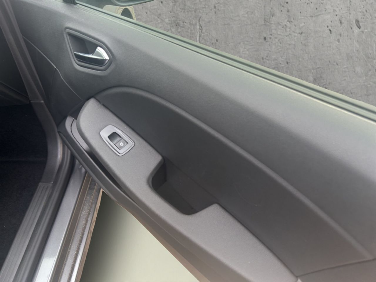 https://csb-strapi-files.fsn1.your-objectstorage.com/inventory-cars/images/2c8aa73c1a93e89415ed73ea7e983401c04fae6b/32_1280_3176.jpg
