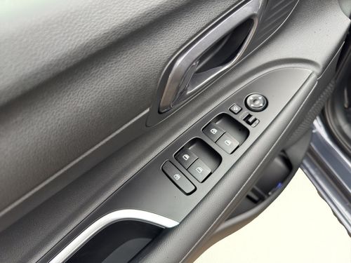 https://csb-strapi-files.fsn1.your-objectstorage.com/inventory-cars/images/2cce0c4c40514737ba14f24636fede94c5b35fb6/11_500_7228.jpg