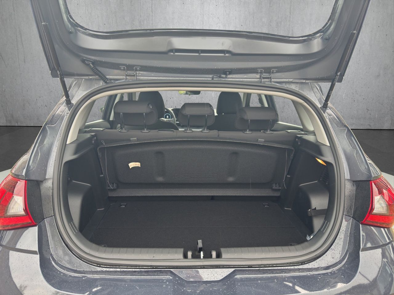 https://csb-strapi-files.fsn1.your-objectstorage.com/inventory-cars/images/2cce0c4c40514737ba14f24636fede94c5b35fb6/5_1280_9186.jpg