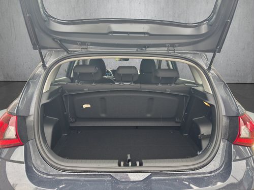 https://csb-strapi-files.fsn1.your-objectstorage.com/inventory-cars/images/2cce0c4c40514737ba14f24636fede94c5b35fb6/5_500_4947.jpg