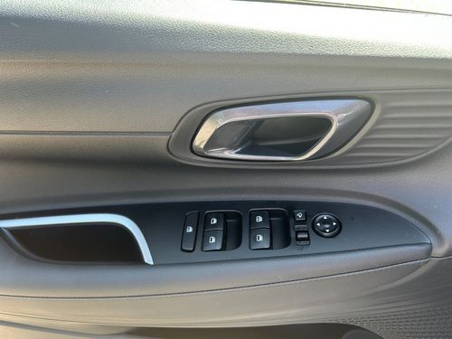 https://csb-strapi-files.fsn1.your-objectstorage.com/inventory-cars/images/2cd029e89f40ffedabdc2119e044ca3514b32964/13_500_5127.jpg