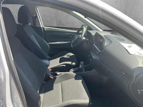 https://csb-strapi-files.fsn1.your-objectstorage.com/inventory-cars/images/2cd029e89f40ffedabdc2119e044ca3514b32964/16_500_7494.jpg