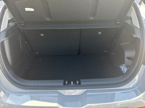 https://csb-strapi-files.fsn1.your-objectstorage.com/inventory-cars/images/2cd029e89f40ffedabdc2119e044ca3514b32964/18_500_3024.jpg