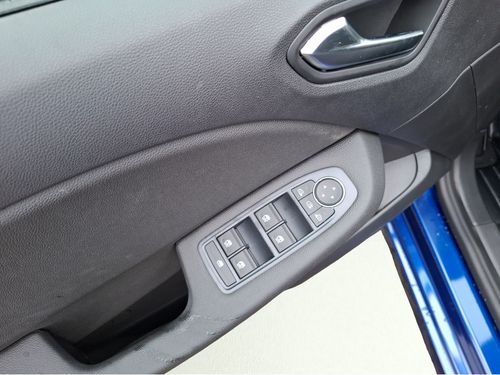 https://csb-strapi-files.fsn1.your-objectstorage.com/inventory-cars/images/2d2d660472a68053162e5cc85dffb00036e3b5e7/14_500_4829.jpg