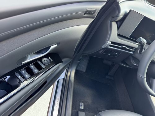https://csb-strapi-files.fsn1.your-objectstorage.com/inventory-cars/images/2e951558e8fe48907f346b348b6da002b5f3a59b/11_500_4940.jpg
