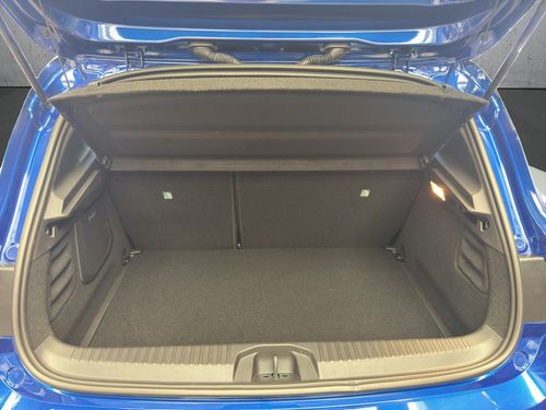 https://csb-strapi-files.fsn1.your-objectstorage.com/inventory-cars/images/30a2422b47d4689a634f1eb52d4c2b6587a82ddf/17_500_7618.jpg