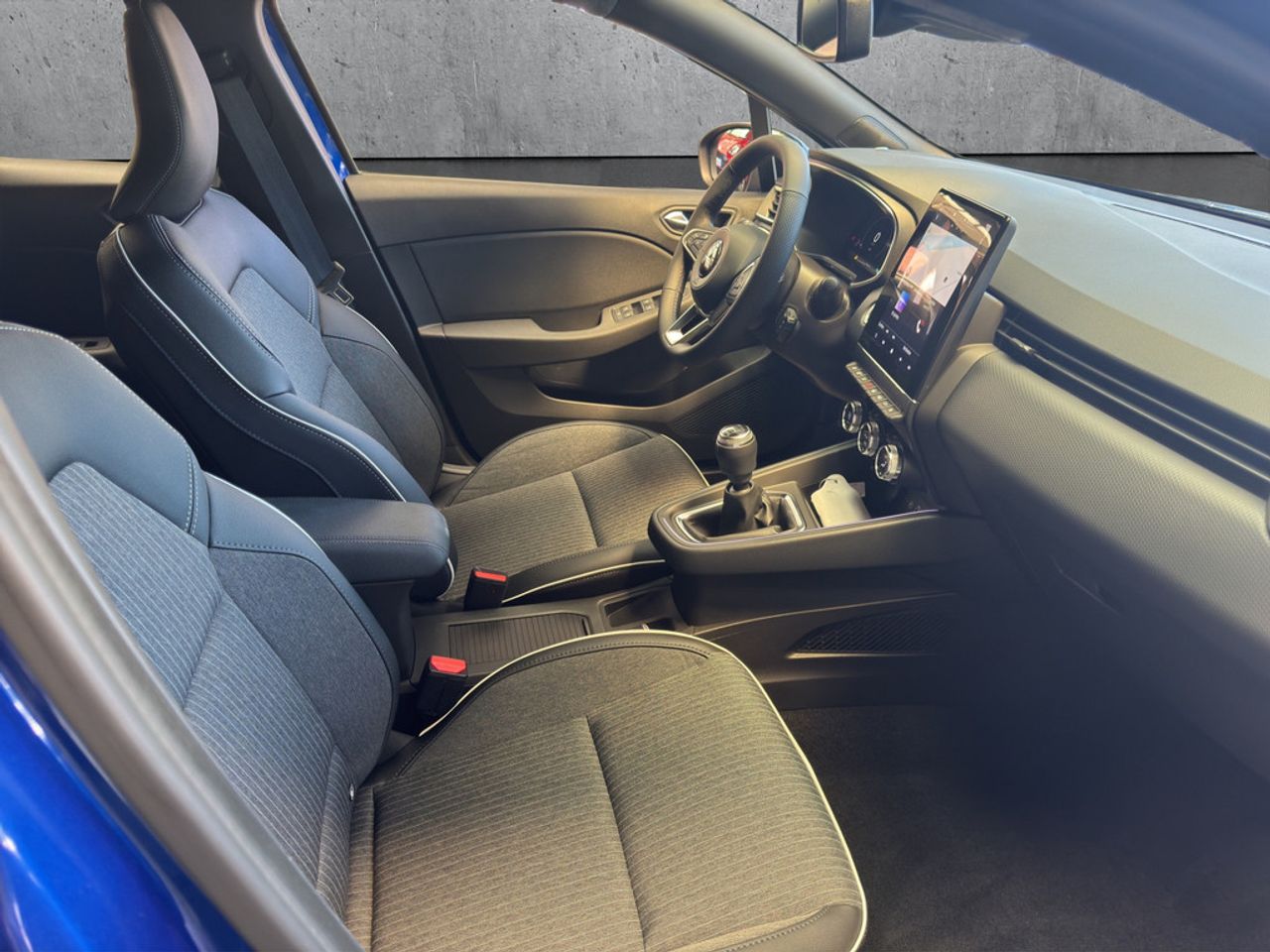 https://csb-strapi-files.fsn1.your-objectstorage.com/inventory-cars/images/30a2422b47d4689a634f1eb52d4c2b6587a82ddf/19_1280_2397.jpg