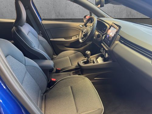 https://csb-strapi-files.fsn1.your-objectstorage.com/inventory-cars/images/30a2422b47d4689a634f1eb52d4c2b6587a82ddf/19_500_7566.jpg