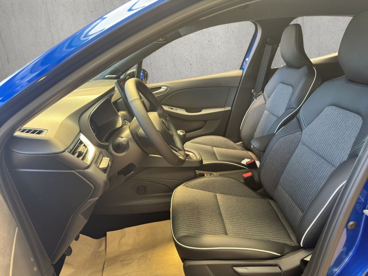https://csb-strapi-files.fsn1.your-objectstorage.com/inventory-cars/images/30a2422b47d4689a634f1eb52d4c2b6587a82ddf/9_1280_5492.jpg