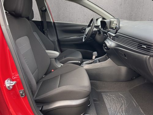 https://csb-strapi-files.fsn1.your-objectstorage.com/inventory-cars/images/30df06bb7a0ddfa56e205b3eedfd36773e87b6cc/15_500_8805.jpg