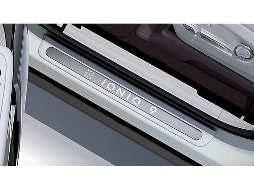 https://csb-strapi-files.fsn1.your-objectstorage.com/inventory-cars/images/31554cc2ade1459f40c8880ac0cc612d9b91d373/18_500_7060.jpg