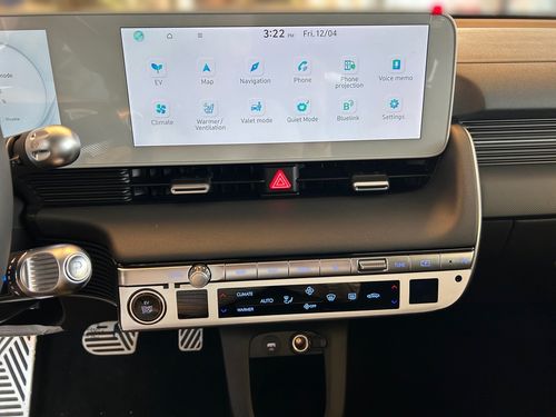 https://csb-strapi-files.fsn1.your-objectstorage.com/inventory-cars/images/318f94ac2a42eada11eb12d0e0ef6b66f5376284/8_500_7766.jpg