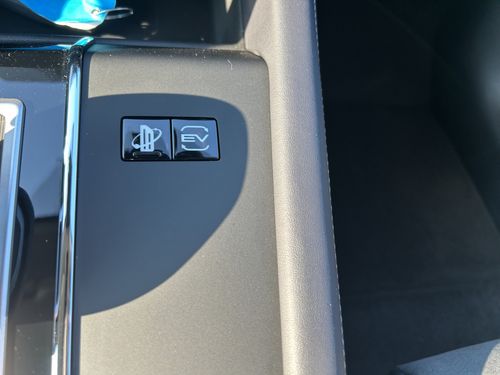 https://csb-strapi-files.fsn1.your-objectstorage.com/inventory-cars/images/327b52e7d69a47c76e2c936c2b8db15d7bcc58bc/17_500_8258.jpg