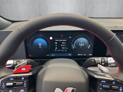 https://csb-strapi-files.fsn1.your-objectstorage.com/inventory-cars/images/32a56379f2744cce0cd067ad72b1c8e7bd6cd6e0/11_500_4808.jpg
