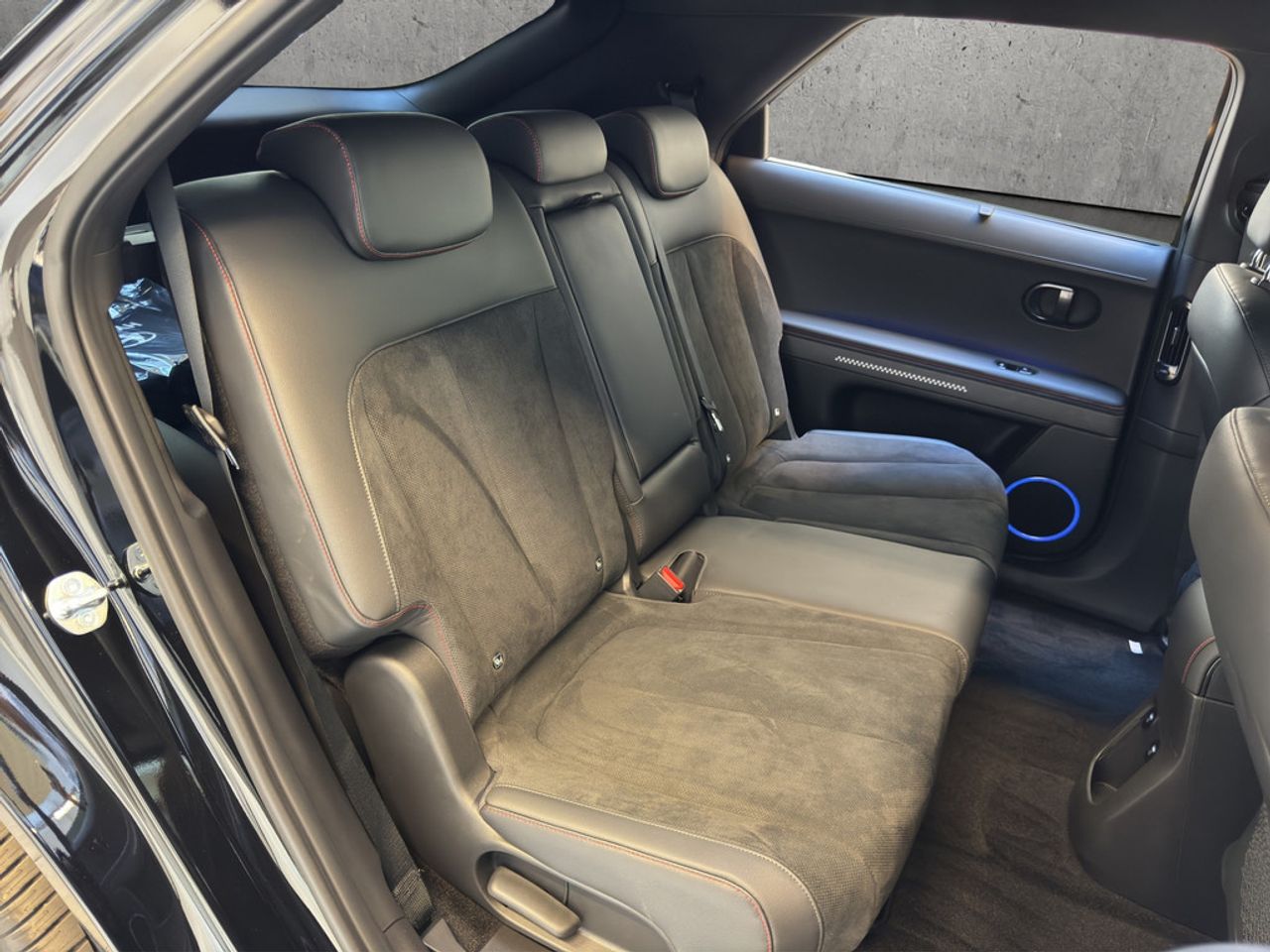 https://csb-strapi-files.fsn1.your-objectstorage.com/inventory-cars/images/32a56379f2744cce0cd067ad72b1c8e7bd6cd6e0/18_1280_9890.jpg