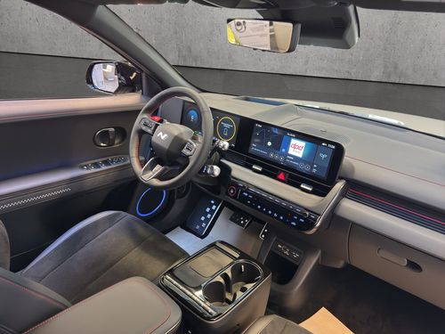 https://csb-strapi-files.fsn1.your-objectstorage.com/inventory-cars/images/32a56379f2744cce0cd067ad72b1c8e7bd6cd6e0/21_500_7008.jpg