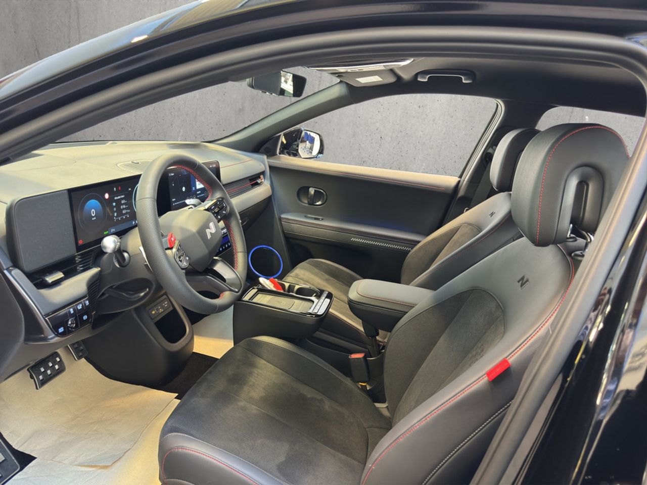 https://csb-strapi-files.fsn1.your-objectstorage.com/inventory-cars/images/32a56379f2744cce0cd067ad72b1c8e7bd6cd6e0/9_1280_3330.jpg