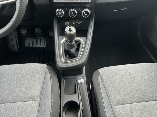 https://csb-strapi-files.fsn1.your-objectstorage.com/inventory-cars/images/32be2a57a25c8fe3112b92dc3b437d6a69b8ec83/10_500_3223.jpg