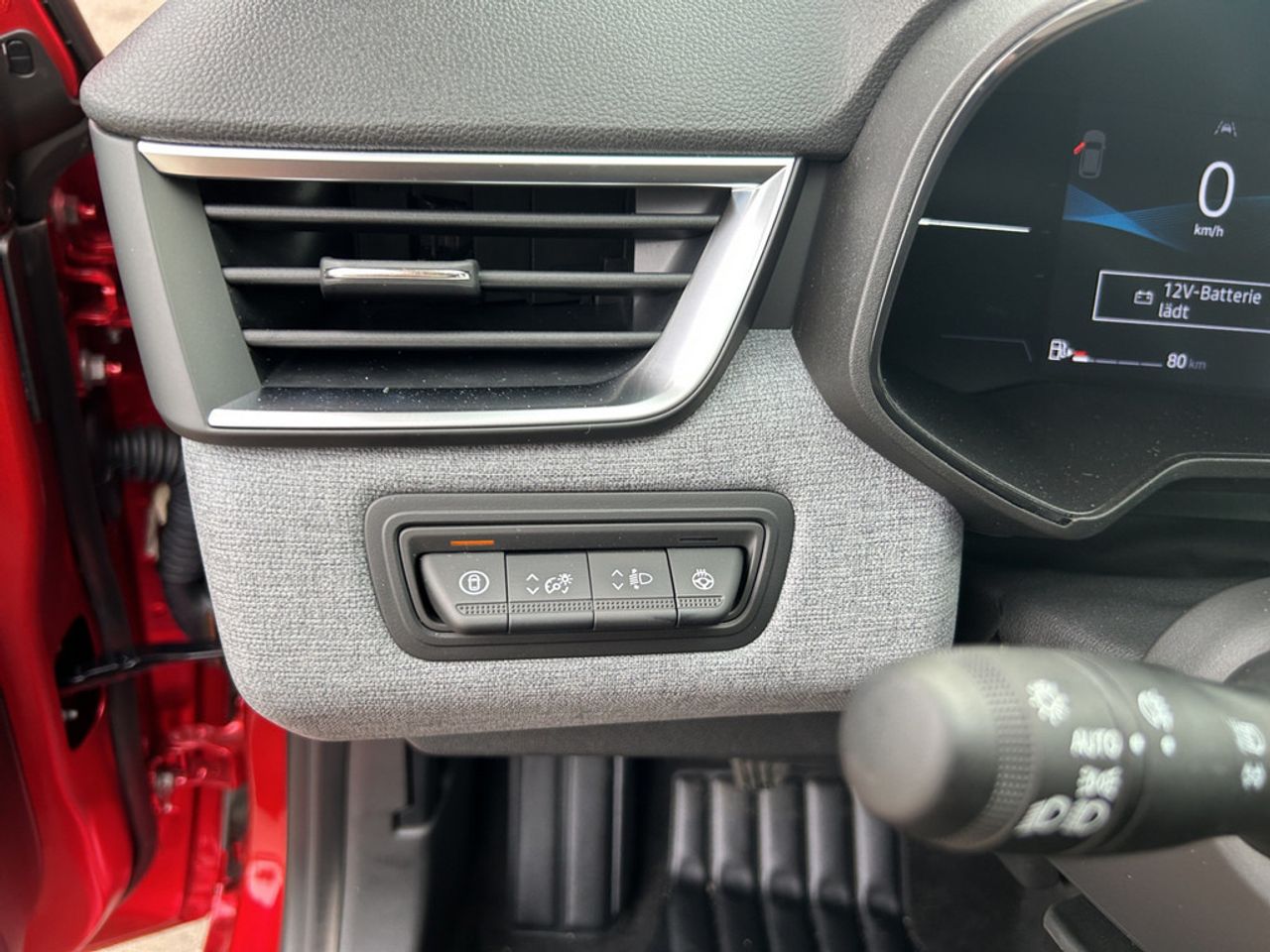 https://csb-strapi-files.fsn1.your-objectstorage.com/inventory-cars/images/32be2a57a25c8fe3112b92dc3b437d6a69b8ec83/12_1280_3328.jpg