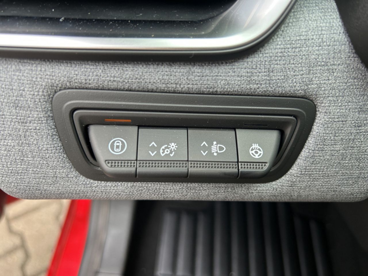 https://csb-strapi-files.fsn1.your-objectstorage.com/inventory-cars/images/32be2a57a25c8fe3112b92dc3b437d6a69b8ec83/16_1280_9994.jpg