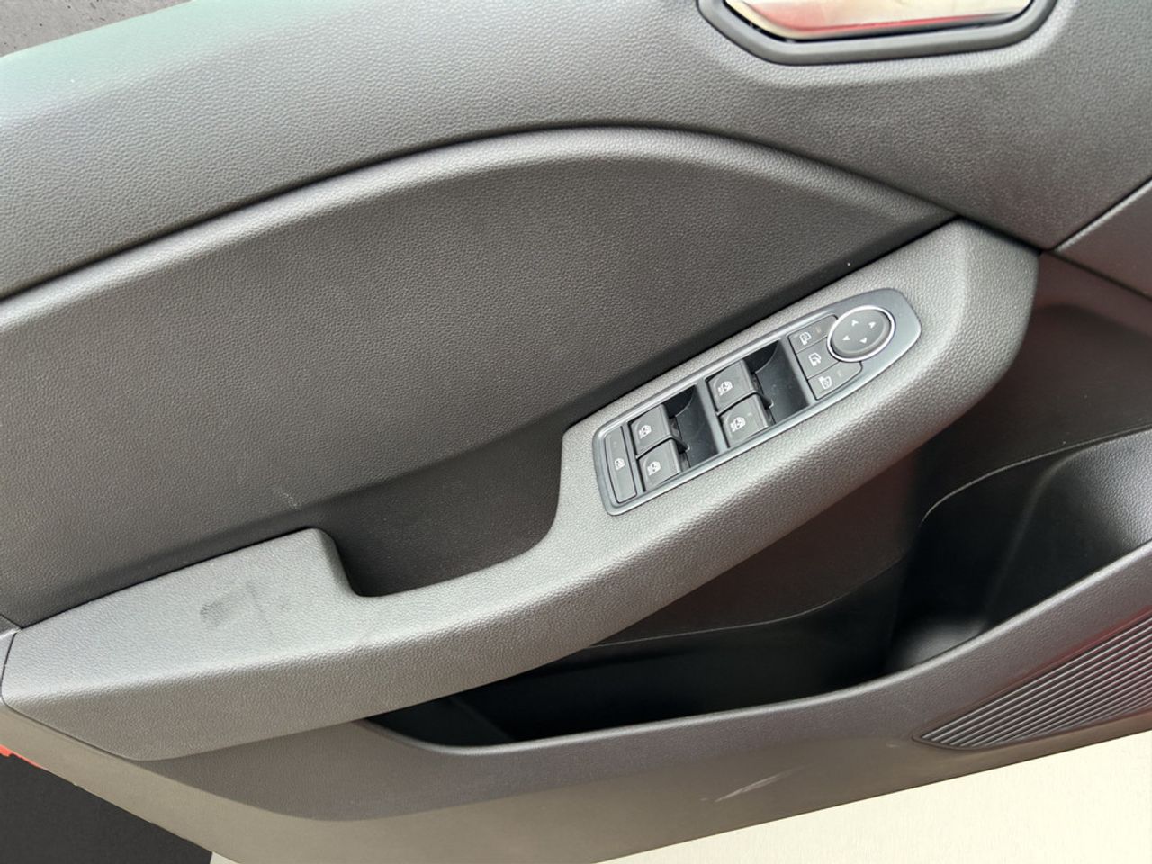 https://csb-strapi-files.fsn1.your-objectstorage.com/inventory-cars/images/32be2a57a25c8fe3112b92dc3b437d6a69b8ec83/18_1280_4025.jpg