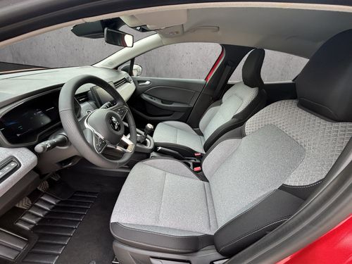 https://csb-strapi-files.fsn1.your-objectstorage.com/inventory-cars/images/32be2a57a25c8fe3112b92dc3b437d6a69b8ec83/19_500_1421.jpg