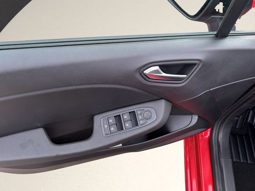https://csb-strapi-files.fsn1.your-objectstorage.com/inventory-cars/images/32be2a57a25c8fe3112b92dc3b437d6a69b8ec83/33_500_8183.jpg