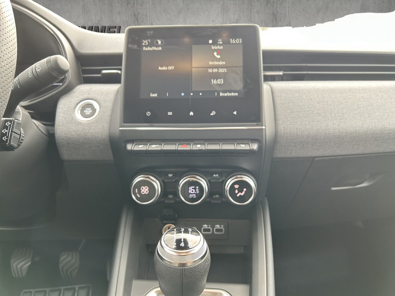 https://csb-strapi-files.fsn1.your-objectstorage.com/inventory-cars/images/32be2a57a25c8fe3112b92dc3b437d6a69b8ec83/9_1280_1862.jpg