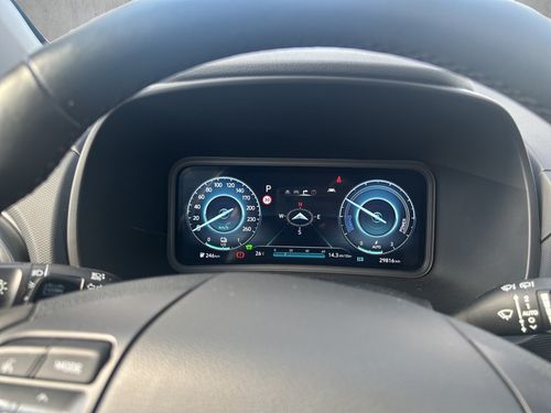 https://csb-strapi-files.fsn1.your-objectstorage.com/inventory-cars/images/33e2ad58aba0cb2140a3f9c68e70c6d1e97c46c8/12_500_5984.jpg