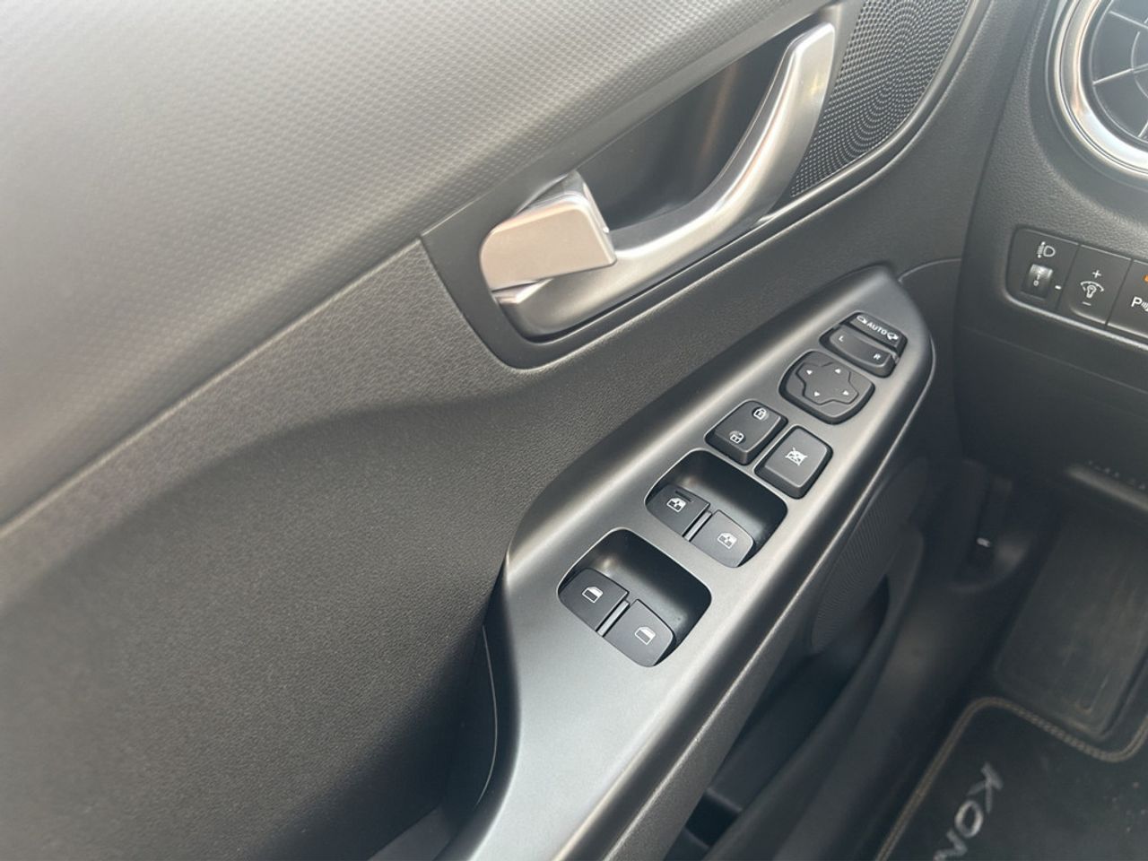 https://csb-strapi-files.fsn1.your-objectstorage.com/inventory-cars/images/33e2ad58aba0cb2140a3f9c68e70c6d1e97c46c8/13_1280_7060.jpg