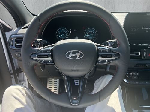 https://csb-strapi-files.fsn1.your-objectstorage.com/inventory-cars/images/35d46f89556c79005059e0c09c8c28bea786c8c0/10_500_5278.jpg