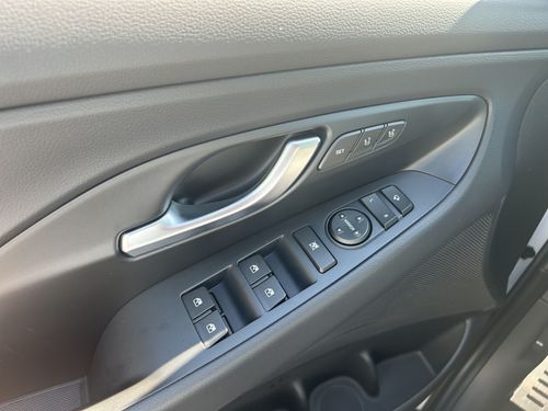 https://csb-strapi-files.fsn1.your-objectstorage.com/inventory-cars/images/35d46f89556c79005059e0c09c8c28bea786c8c0/13_500_7978.jpg