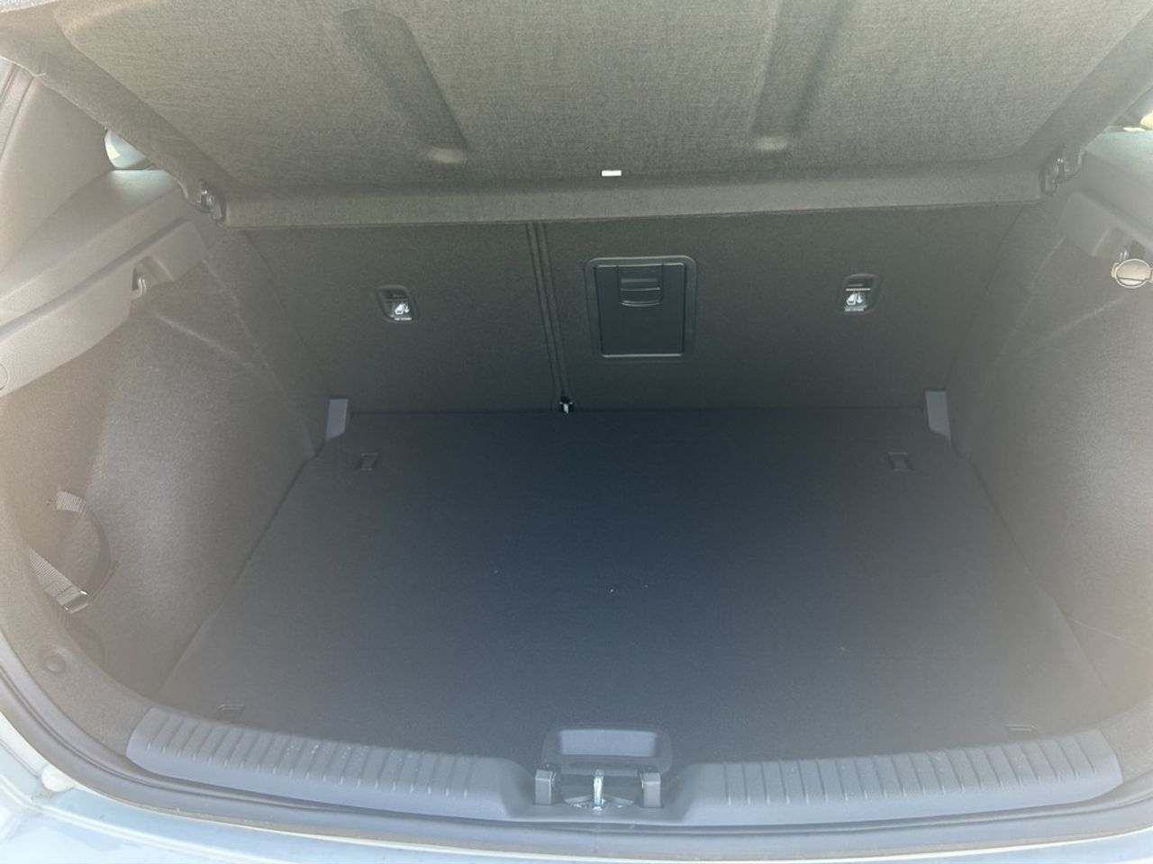 https://csb-strapi-files.fsn1.your-objectstorage.com/inventory-cars/images/35d46f89556c79005059e0c09c8c28bea786c8c0/18_1280_7678.jpg