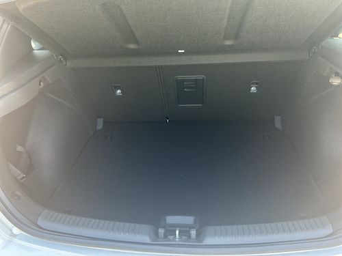 https://csb-strapi-files.fsn1.your-objectstorage.com/inventory-cars/images/35d46f89556c79005059e0c09c8c28bea786c8c0/18_500_9533.jpg