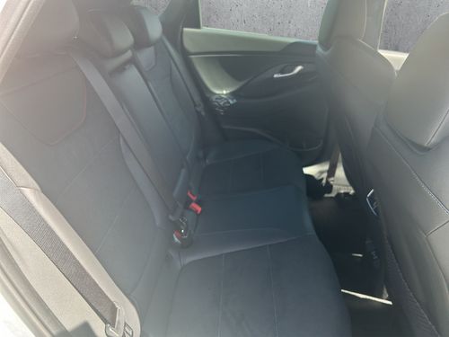 https://csb-strapi-files.fsn1.your-objectstorage.com/inventory-cars/images/35d46f89556c79005059e0c09c8c28bea786c8c0/19_500_2214.jpg