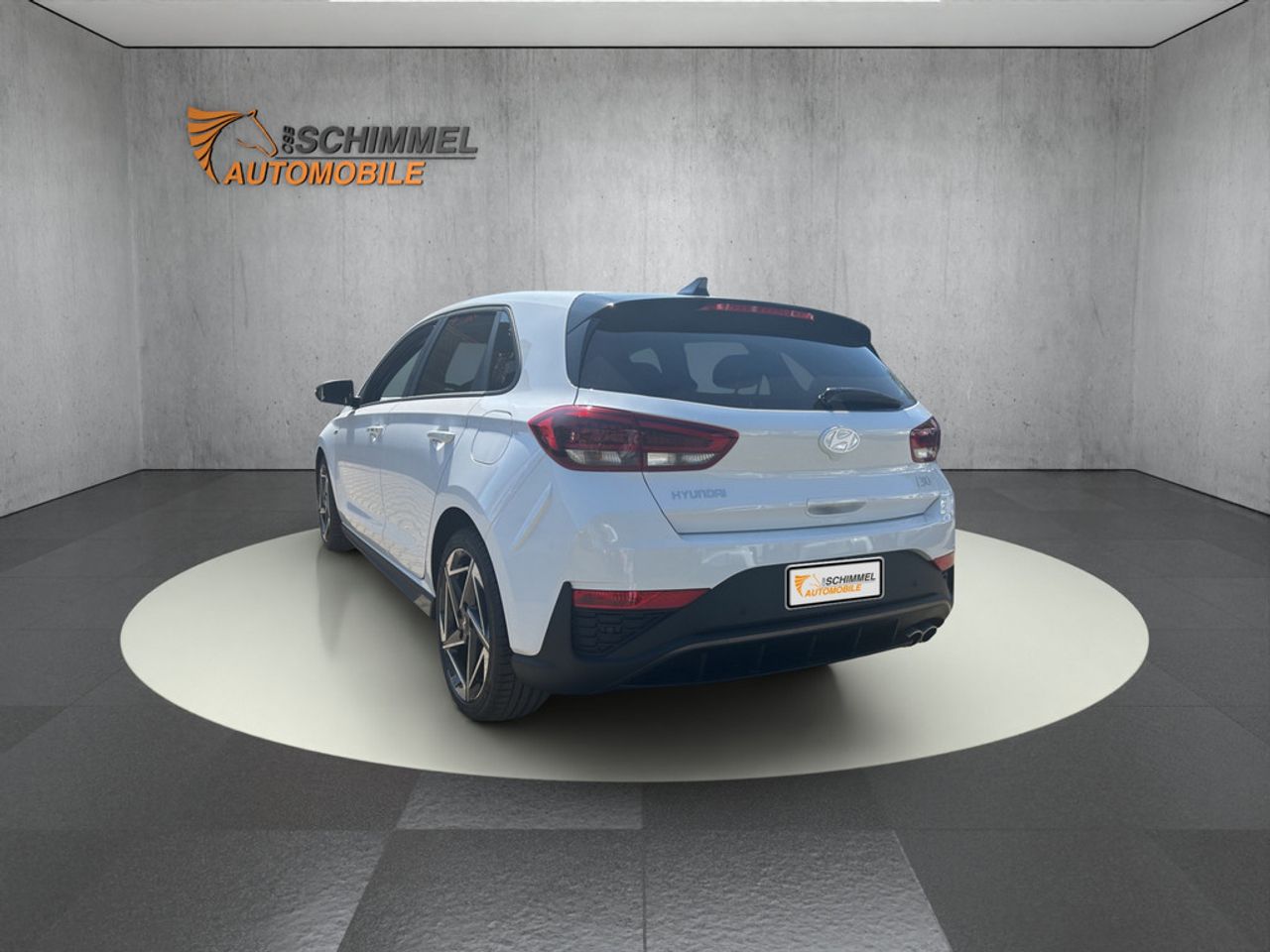 https://csb-strapi-files.fsn1.your-objectstorage.com/inventory-cars/images/35d46f89556c79005059e0c09c8c28bea786c8c0/4_1280_5775.jpg