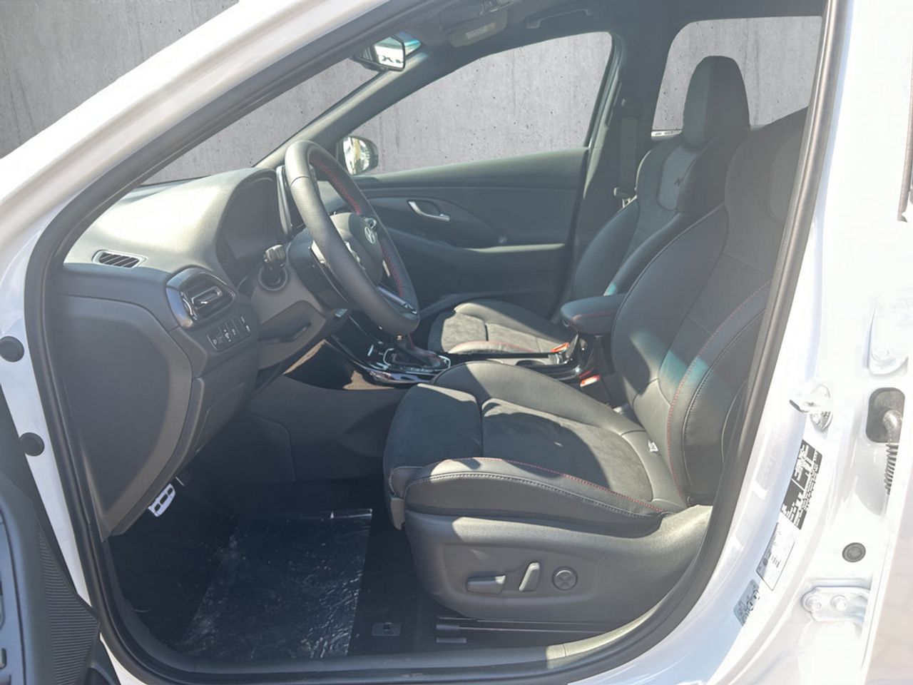https://csb-strapi-files.fsn1.your-objectstorage.com/inventory-cars/images/35d46f89556c79005059e0c09c8c28bea786c8c0/9_1280_4979.jpg