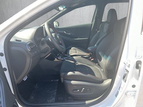 https://csb-strapi-files.fsn1.your-objectstorage.com/inventory-cars/images/35d46f89556c79005059e0c09c8c28bea786c8c0/9_500_5604.jpg