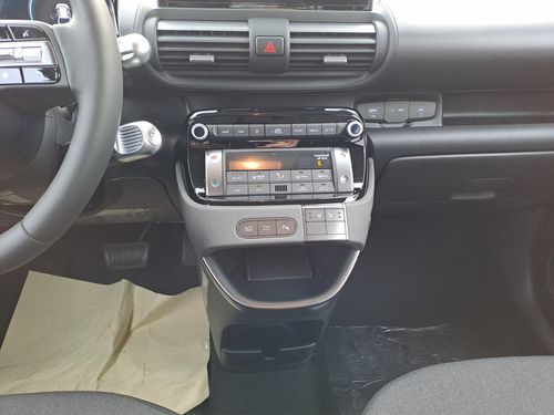 https://csb-strapi-files.fsn1.your-objectstorage.com/inventory-cars/images/36018f23c397424abd9c6ee4f7ee12921492b703/16_500_8717.jpg