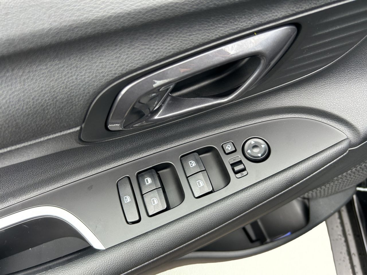 https://csb-strapi-files.fsn1.your-objectstorage.com/inventory-cars/images/3604d1fc28fb745a86e732ec65f4765e487f1c08/11_1280_2643.jpg